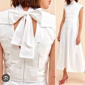 Elegant White Sleeveless Dress